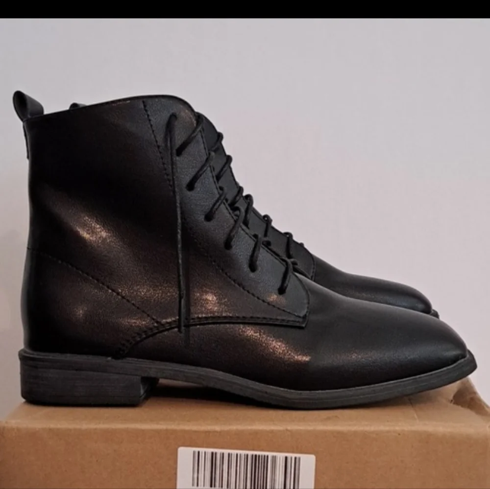 NEW Square-Toe Lace Up Ankle Boots w/ Side Zipper (Black) - Lattelier - Picture 5 of 7